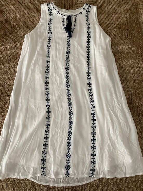 St. John's Bay Dresses & Skirts - St. John's Bay White Gauze Sleeveless Dress with Blue Embroidery SZ M